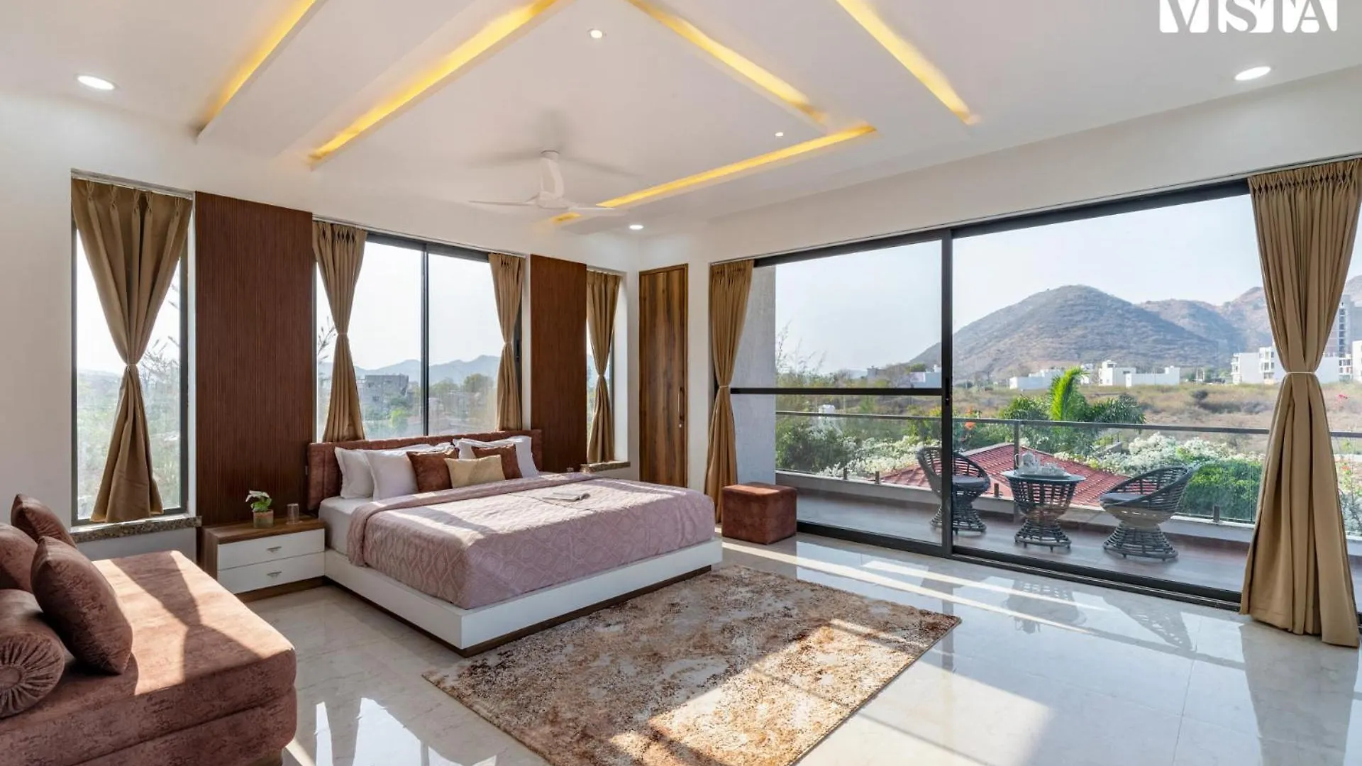 Stayvista'S Bella Dream - Mountain-View With Outdoor Pool, Lawn Featuring A Gazebo & Indoor Games Udaipur Villa