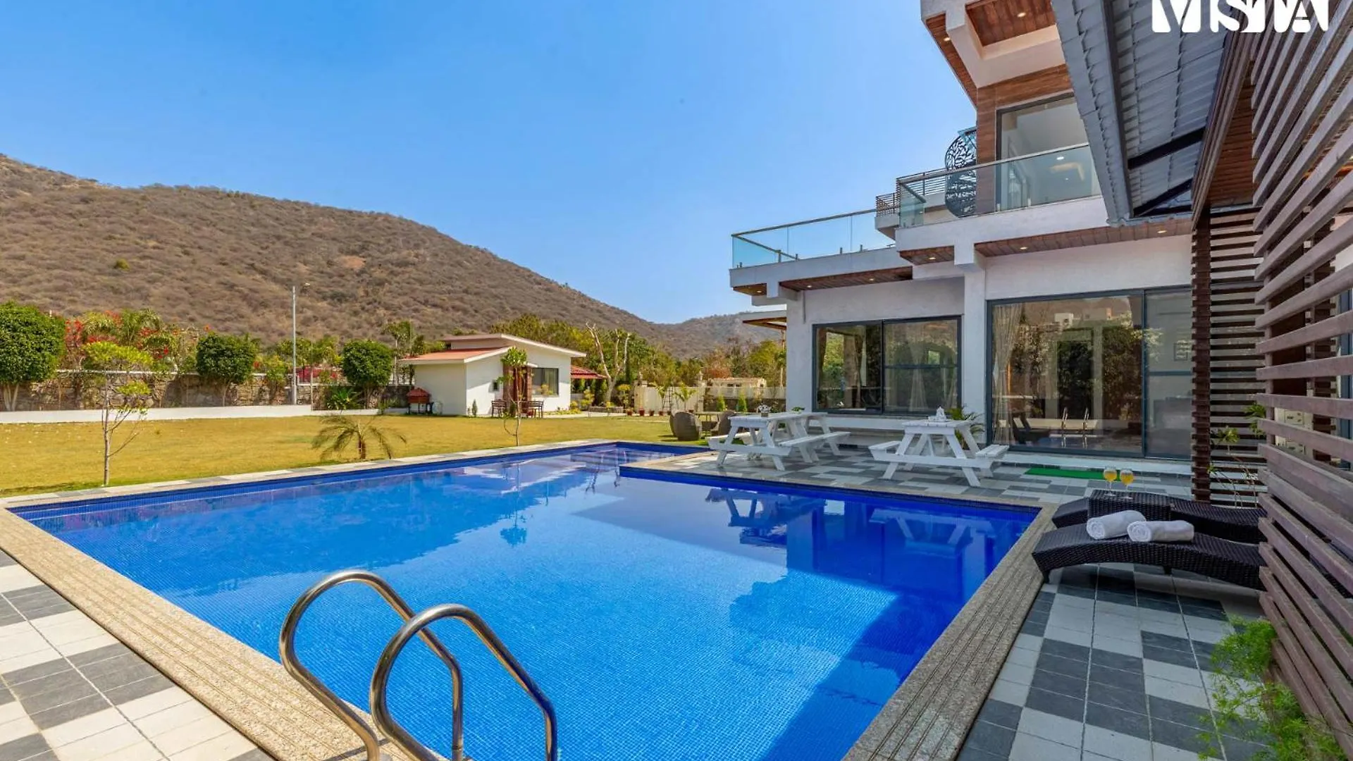Villa Stayvista'S Bella Dream - Mountain-View With Outdoor Pool, Lawn Featuring A Gazebo & Indoor Games Udaipur